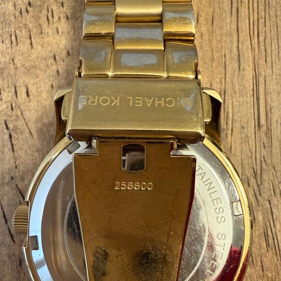 Michael Kors Watch MK5160 Runway Gold Tone Stainless Steel Analog Face Women\'s main image 8